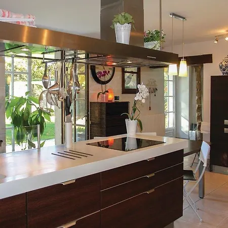 Four-Bedroom Holiday Home In Montelimar